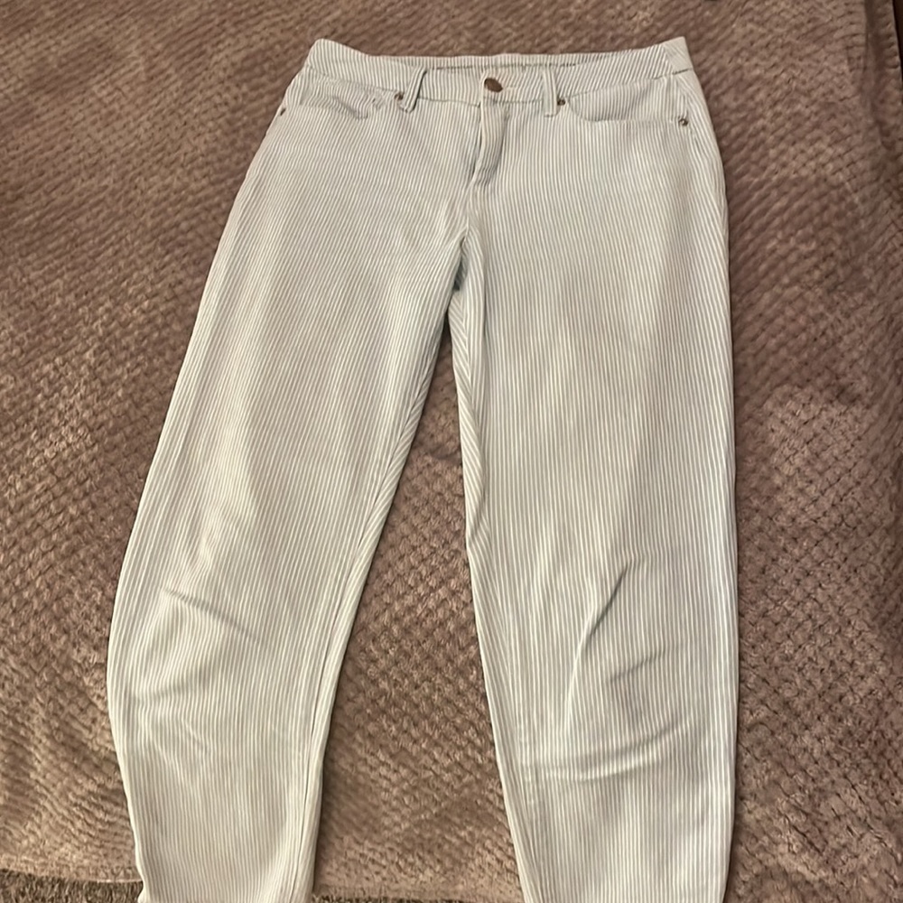 High waisted slim jeans